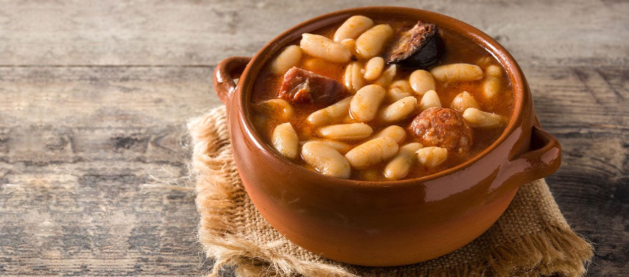 Fabada Asturiana - przepis klasycznej kuchni z północnej Hiszpanii