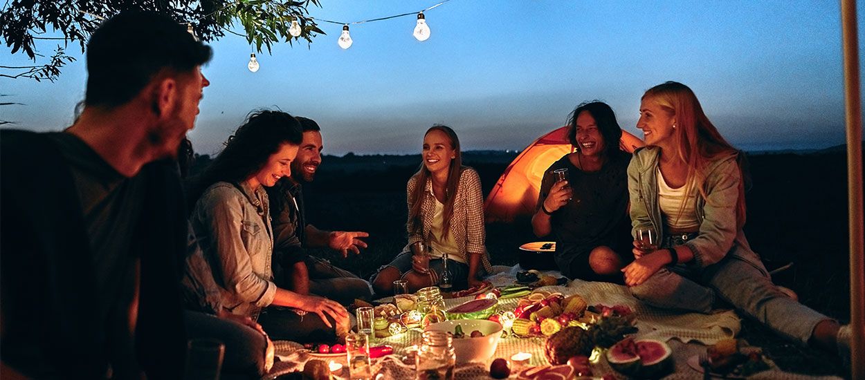 Oglądaj spadające gwiazdy i przeżuwaj bruschettę: wybierz się na piknik dla smakoszy z Perseidami!