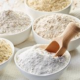 Mąka i składniki do pieczenia wyśmienitych ciast i innych potraw