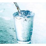 Agua mineral y de manantial para saciar mejor tu sed