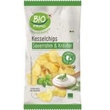 Bio chipsy se zakysanou smetanou a bylinkami